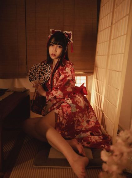 欧美胖女人内衣秀_BD英语神马在线观看